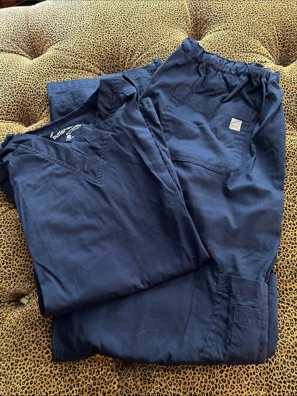Butter-soft stretch 2pc Scrub Set Navy size Large Women’s